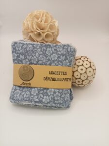 fleurs bleues et gris