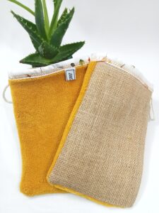 bambou ocre et fleurs romantique